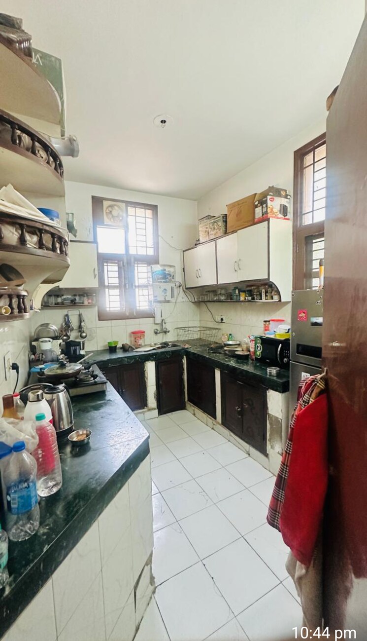 Kitchen, hong-kong-bazaar 3 Bedroom 300 Sq.Yd. Builder Floor In Sector 57 Gurgaon 8128385