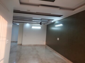 Room in 3 BHK Builder Floor at Paschim Vihar – for Rent