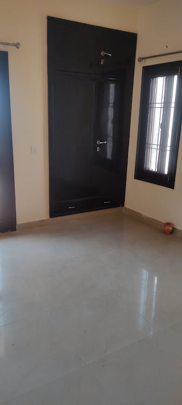 Furnished Amenities in 3 BHK Apartment at RPS Savana, Sector 88 – for Rent