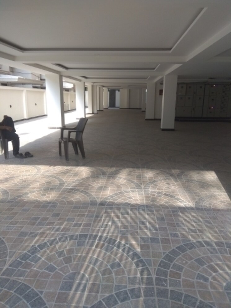  Parking, new friends colony 5 Bedroom 500 Sq.Yd. Builder Floor In New Friends Colony Delhi 8128521