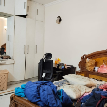 Bedroom in 3 BHK Builder Floor at Sector 21 – for Rent