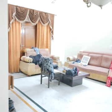 Living Room in 3 BHK Builder Floor at Sector 21 – for Rent