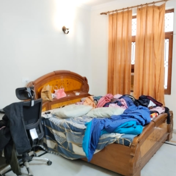 Bedroom in 3 BHK Builder Floor at Sector 21 – for Rent