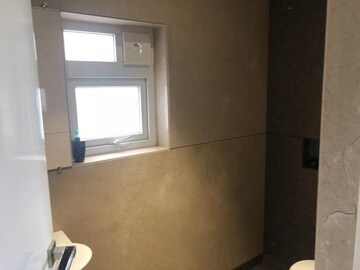 Room in 6 BHK Apartment at Market Yard – for Sale