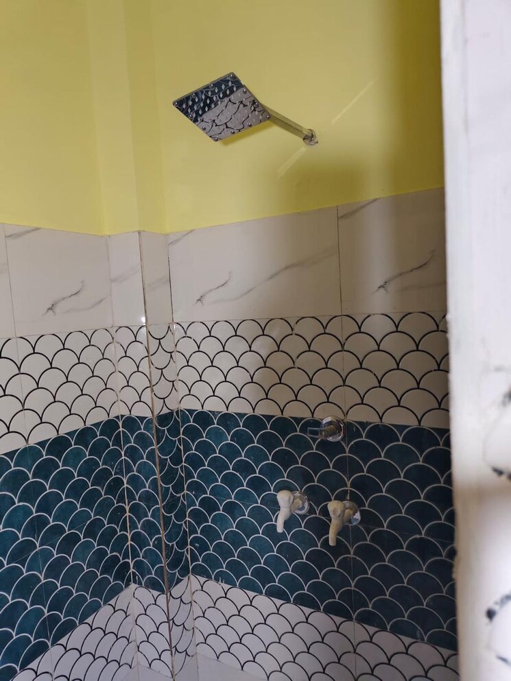 Balcony, vishnu-enclave-gangapuram 2 Bedroom 70 Sq.Yd. Builder Floor In Gangapuram Ghaziabad 8128686