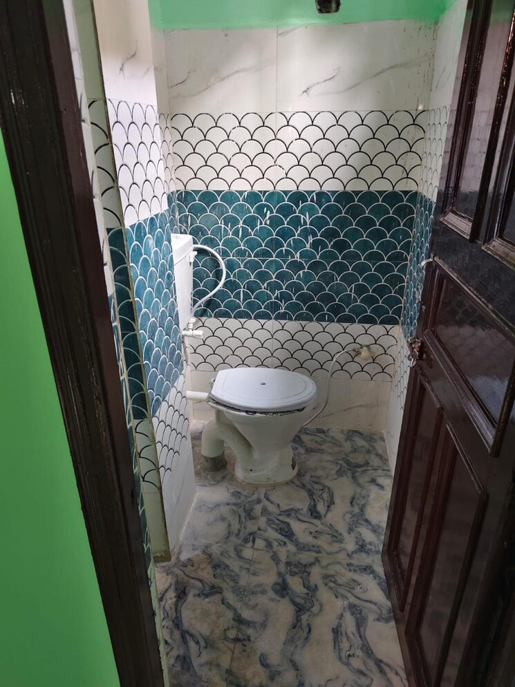 Bathroom, vishnu-enclave-gangapuram 2 Bedroom 70 Sq.Yd. Builder Floor In Gangapuram Ghaziabad 8128686