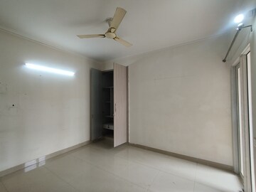 Room in 3 BHK Apartment at JM Florence, Tech Zone 4 Greater Noida – for Rent