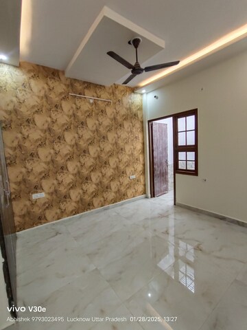 Room in 2 BHK Independent House at Jankipuram Extension – for Sale