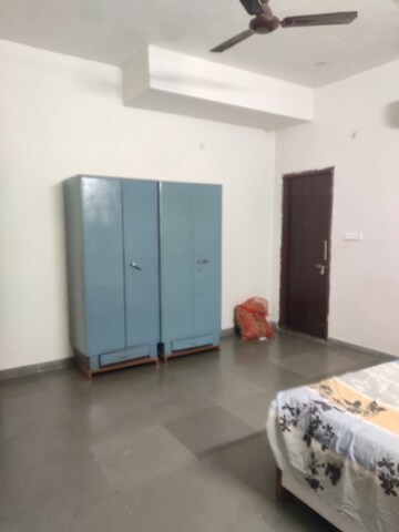Bedroom in 1 BHK Builder Floor at Aliganj – for Rent