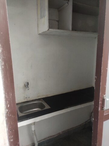 Furnished Amenities in 1 BHK Builder Floor at Aliganj – for Rent