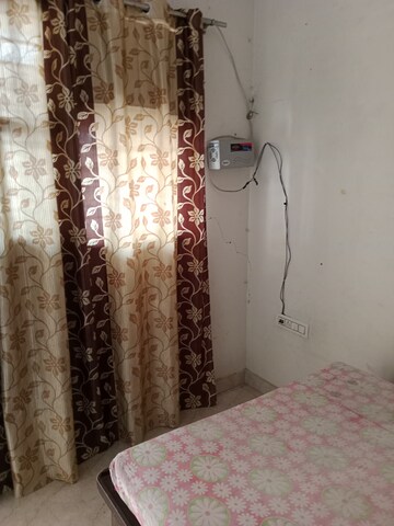 Room in 2 BHK Builder Floor at Sector 25 – for Rent