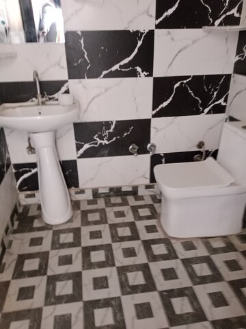 Attached Bathroom in 2 BHK Builder Floor at Sector 25 – for Rent