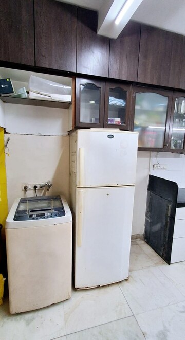 Team Area in 1 BHK Apartment at Dadar West – for Rent