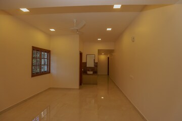 Room in 4 BHK Apartment at Prestige Kingfisher Towers, Ashok Nagar – for Sale