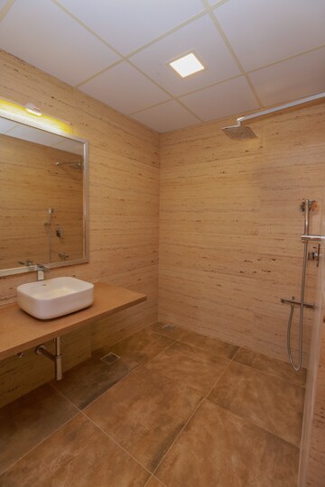 Bathroom in 4 BHK Apartment at Prestige Kingfisher Towers, Ashok Nagar – for Sale