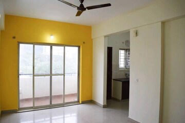 Room in 2 BHK Apartment at Uniidus Acropolis, Mahadevpura – for Rent