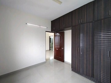 Room in 2 BHK Apartment at Uniidus Acropolis, Mahadevpura – for Rent
