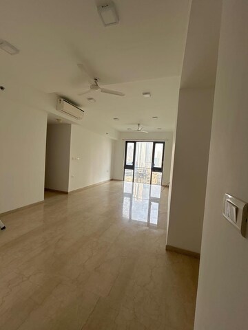 Room in 3 BHK Apartment at Lodha Parkside, Worli – for Rent