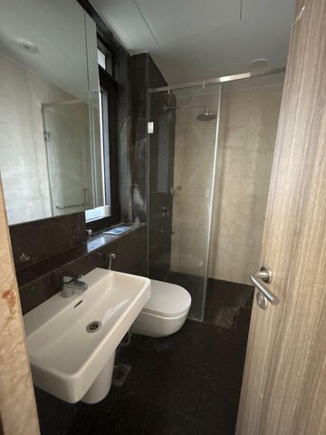 Team Area in 3 BHK Apartment at Lodha Parkside, Worli – for Rent