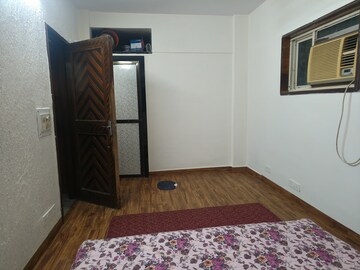 Bedroom in 2 BHK Apartment at Ekdant society, Prabhadevi – for Rent