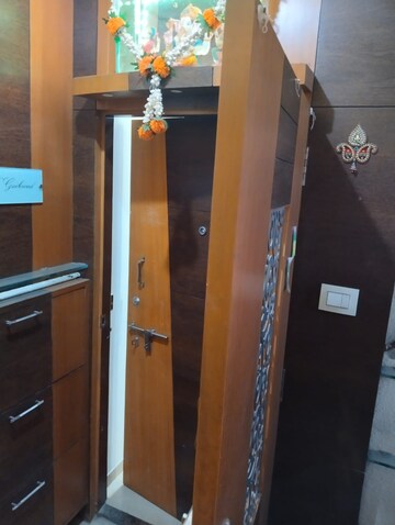 Furnished Amenities in 2 BHK Apartment at Vashi – for Rent