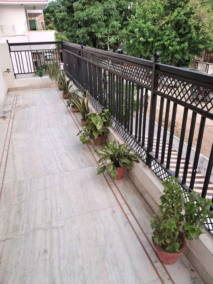 Balcony, sector 21 3 Bedroom 240 Sq.Yd. Independent House In Sector 21 Gurgaon 8128927
