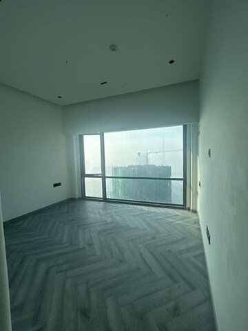 Room in 3 BHK Apartment at Lodha World Crest, Worli – for Rent