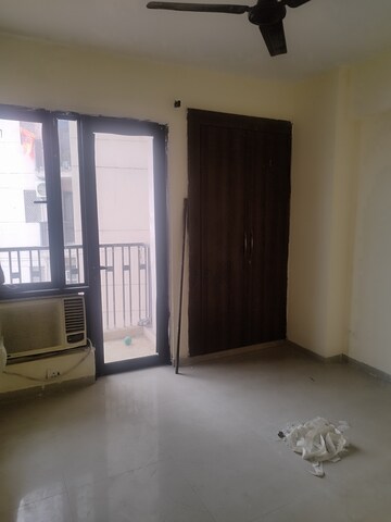 Room in 2 BHK Apartment at Logix Blossom County, Sector 137 – for Rent