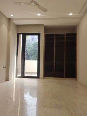 Furnished Amenities in 3 BHK Builder Floor at Kalkaji – for Sale