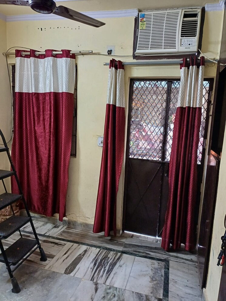 undefined, paschim vihar 2 Bedroom 50 Sq.Yd. Apartment In Paschim Vihar Delhi 8129045