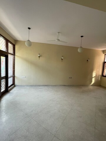 Room in 3 BHK Builder Floor at Kalkaji – for Rent