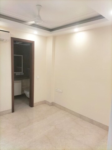 Room in 3 BHK Builder Floor at Greater Kailash I – for Rent