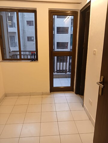 Building Lobby in 3.5 BHK Apartment at Unitech The Residences Gurgaon, Sector 33 – for Rent