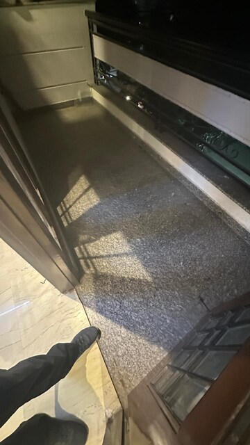 Furnished Amenities in 3 BHK Builder Floor at East Of Kailash – for Sale