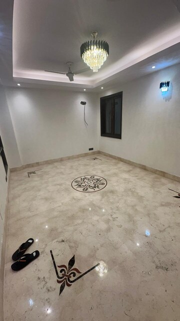Room in 3 BHK Builder Floor at East Of Kailash – for Sale