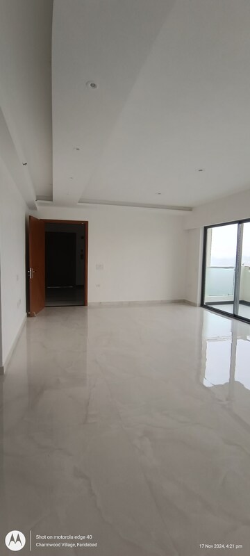 Furnished Amenities in 3.5 BHK Apartment at Ahinsha Naturez Park, Sector 41 – for Sale