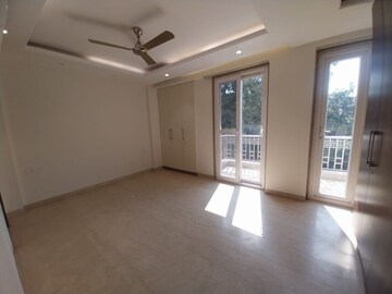 Room in 3 BHK Builder Floor at Nehru Enclave – for Rent