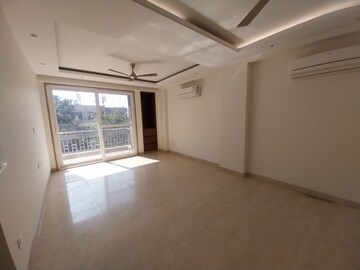 Room in 3 BHK Builder Floor at Nehru Enclave – for Rent