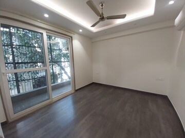 Room in 3 BHK Builder Floor at Nehru Enclave – for Rent