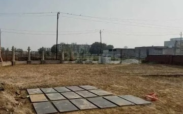 Plot For Sale in Sector 82