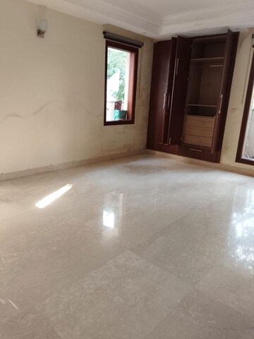 Room in 4 BHK Builder Floor at Greater Kailash ii – for Rent