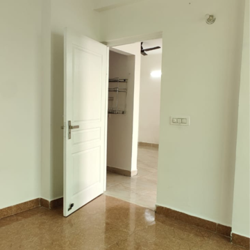 Room in 2 BHK Apartment at Migsun Vilaasa Walk, Eta Ii Greater Noida – for Rent