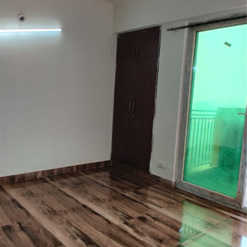 Room in 2 BHK Apartment at Migsun Vilaasa Walk, Eta Ii Greater Noida – for Rent