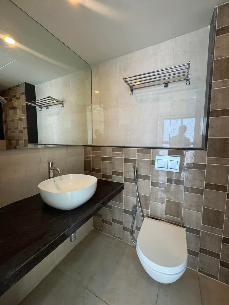 Bathroom, lodha-splendora-phase-ii 2 Bedroom 680 Sq.Ft. Apartment In Ghodbunder Road Thane 8129172
