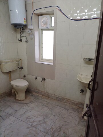 Attached Bathroom in 1 BHK Apartment at Paschim Vihar – for Rent