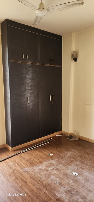 Furnished Amenities in 3 BHK Builder Floor at Unitech South City II, Sector 50 – for Rent