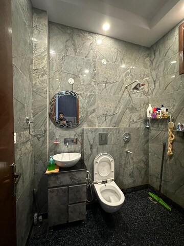 Bathroom in 2.5 BHK Builder Floor at Paschim Vihar – for Rent