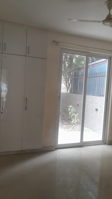 Room in 3 BHK Builder Floor at Unitech Woodstock Floors, Sector 50 – for Rent