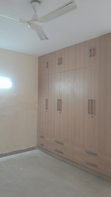 Room in 3 BHK Builder Floor at Sector 51 – for Rent