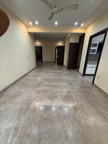 Room in 3.5 BHK Builder Floor at RWA Residential Society Sector 46, Sector 46 – for Rent